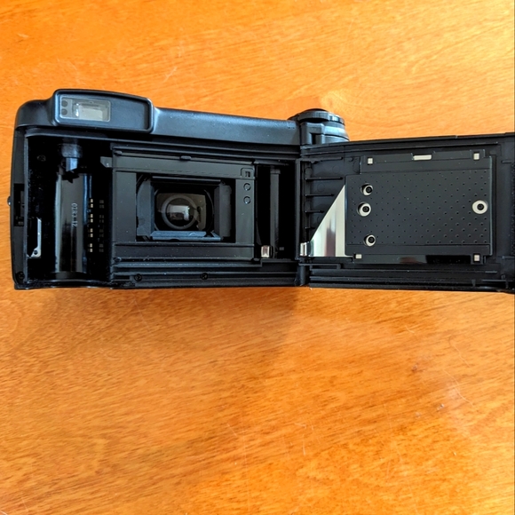 Vintage Olympus Accura Zoom 80 | 35mm Film Camera +Original Olympus Leather Case - Picture 4 of 10